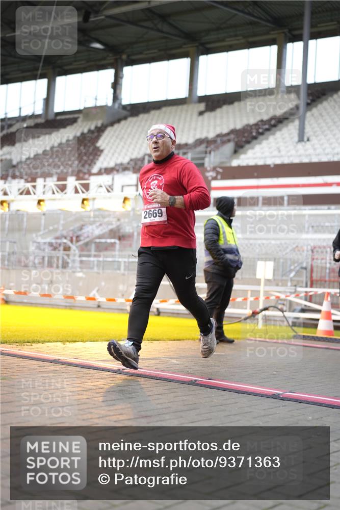 07.12.2025 - St. Pauli X-Mass-Run No. 15 Patografie http://msf.ph/oto/9371363 07.12.2025 11:43:03 Ziel 1, 652, 2230, 2669, 3621, 3622, 3623, 3625, 3663, 3827, 5001, 5002 meine-sportfotos.de