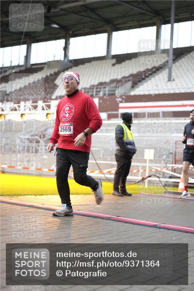 07.12.2025 - St. Pauli X-Mass-Run No. 15 Patografie http://msf.ph/oto/9371364 07.12.2025 11:43:03 Ziel 1, 652, 2230, 2669, 3621, 3622, 3623, 3625, 3663, 3827, 5001, 5002 meine-sportfotos.de