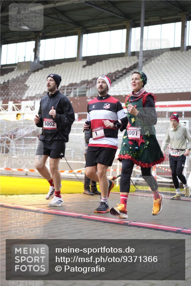 07.12.2025 - St. Pauli X-Mass-Run No. 15 Patografie http://msf.ph/oto/9371366 07.12.2025 11:43:04 Ziel 1, 2230, 2669, 3621, 3622, 3623, 3625, 3827, 4604, 4828, 5001, 5002 meine-sportfotos.de
