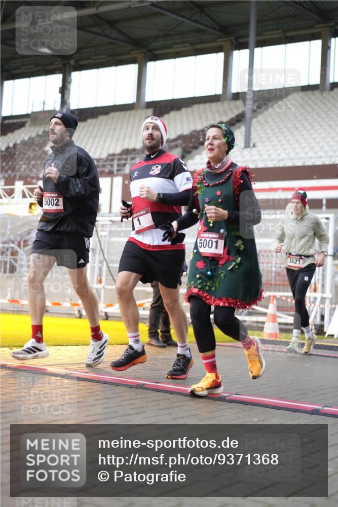 07.12.2025 - St. Pauli X-Mass-Run No. 15 Patografie http://msf.ph/oto/9371368 07.12.2025 11:43:05 Ziel 1, 2230, 2669, 3621, 3622, 3623, 3625, 3827, 4604, 4828, 5001, 5002 meine-sportfotos.de