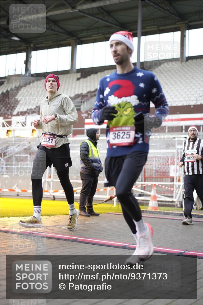 07.12.2025 - St. Pauli X-Mass-Run No. 15 Patografie http://msf.ph/oto/9371373 07.12.2025 11:43:06 Ziel 1, 2230, 2669, 3621, 3622, 3623, 3625, 3827, 4604, 4817, 4828, 4842, 5001, 5002 meine-sportfotos.de