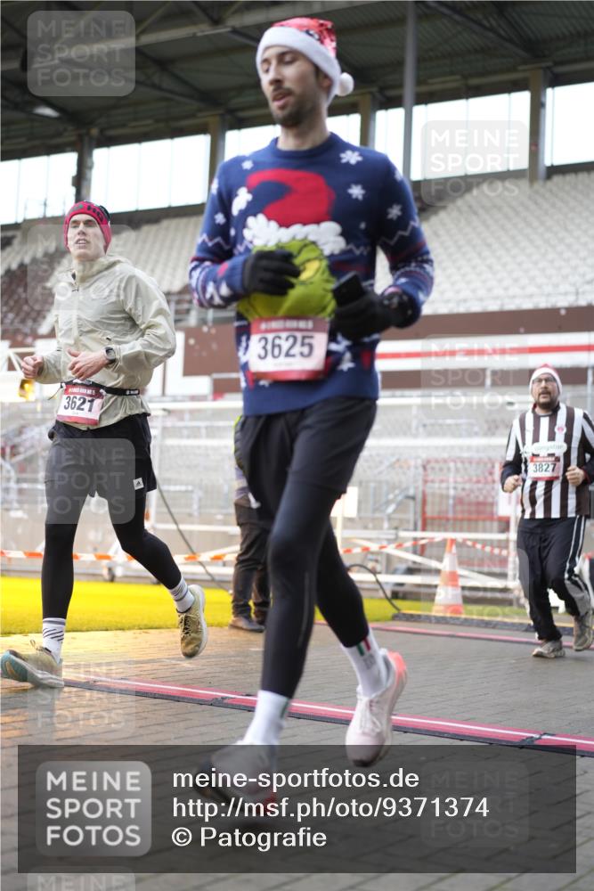 07.12.2025 - St. Pauli X-Mass-Run No. 15 Patografie http://msf.ph/oto/9371374 07.12.2025 11:43:06 Ziel 1, 2230, 2669, 3621, 3622, 3623, 3625, 3827, 4604, 4817, 4828, 4842, 5001, 5002 meine-sportfotos.de