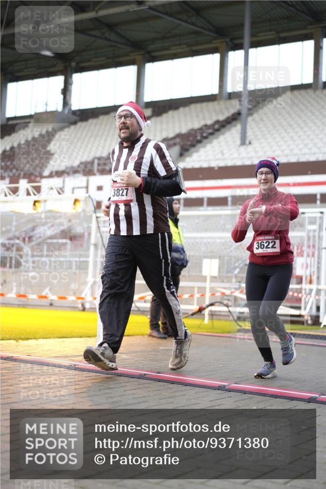 07.12.2025 - St. Pauli X-Mass-Run No. 15 Patografie http://msf.ph/oto/9371380 07.12.2025 11:43:07 Ziel 1, 2230, 2669, 3621, 3622, 3623, 3625, 3676, 3827, 4604, 4817, 4828, 4842, 5001, 5002 meine-sportfotos.de