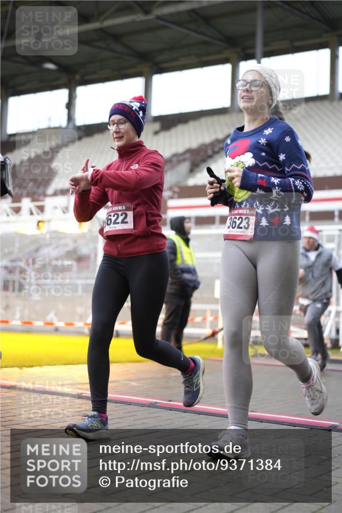 07.12.2025 - St. Pauli X-Mass-Run No. 15 Patografie http://msf.ph/oto/9371384 07.12.2025 11:43:08 Ziel 1, 2230, 2669, 3621, 3622, 3623, 3625, 3676, 3827, 4604, 4817, 4828, 4842, 5001, 5002 meine-sportfotos.de
