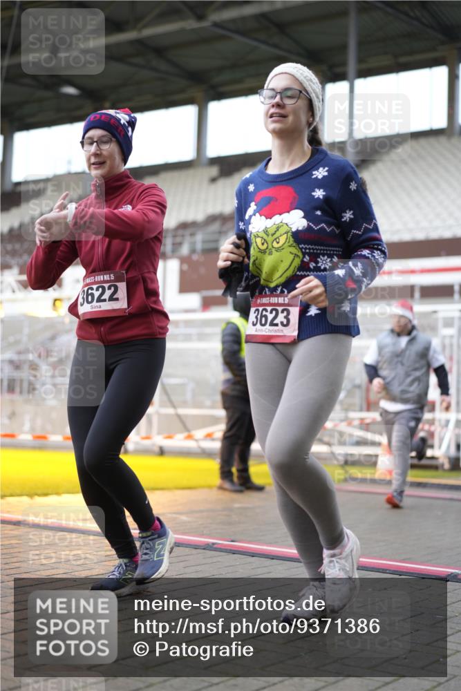 07.12.2025 - St. Pauli X-Mass-Run No. 15 Patografie http://msf.ph/oto/9371386 07.12.2025 11:43:08 Ziel 1, 2230, 2669, 3621, 3622, 3623, 3625, 3676, 3827, 4604, 4817, 4828, 4842, 5001, 5002 meine-sportfotos.de