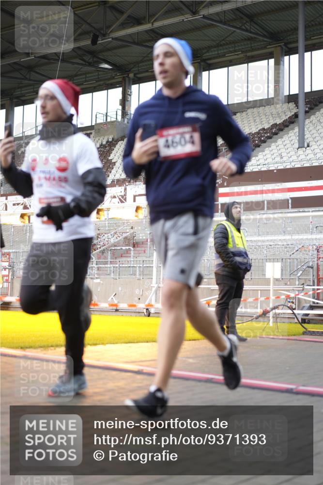 07.12.2025 - St. Pauli X-Mass-Run No. 15 Patografie http://msf.ph/oto/9371393 07.12.2025 11:43:10 Ziel 1, 2230, 2669, 3621, 3622, 3623, 3625, 3676, 3827, 4604, 4817, 4828, 4842, 5001, 5002 meine-sportfotos.de