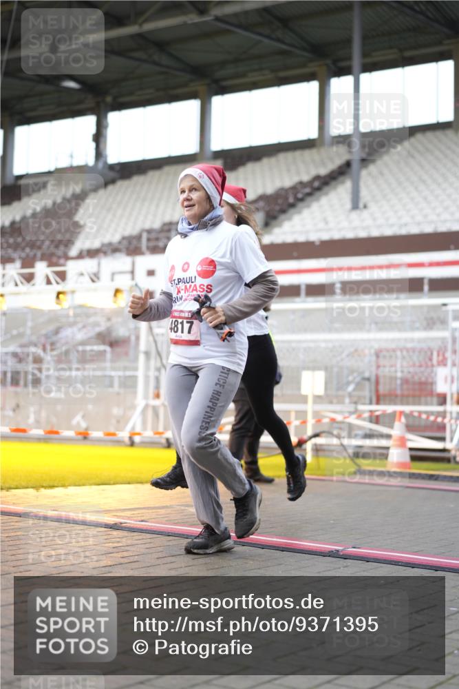 07.12.2025 - St. Pauli X-Mass-Run No. 15 Patografie http://msf.ph/oto/9371395 07.12.2025 11:43:11 Ziel 1, 2230, 2669, 3621, 3622, 3623, 3625, 3676, 3827, 4604, 4817, 4828, 4842, 5001, 5002 meine-sportfotos.de