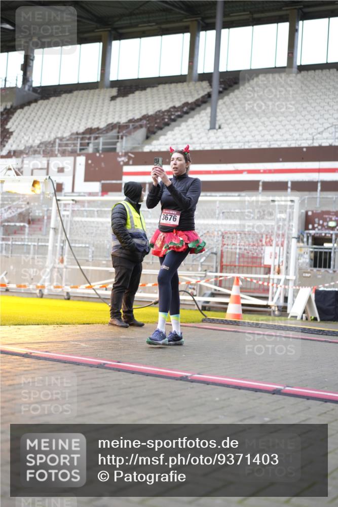 07.12.2025 - St. Pauli X-Mass-Run No. 15 Patografie http://msf.ph/oto/9371403 07.12.2025 11:43:13 Ziel 1, 2230, 2669, 3621, 3622, 3623, 3625, 3654, 3676, 3827, 4604, 4817, 4828, 4842, 5001, 5002 meine-sportfotos.de