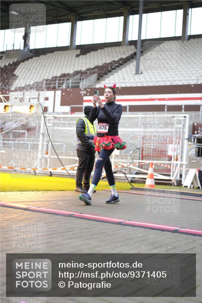 07.12.2025 - St. Pauli X-Mass-Run No. 15 Patografie http://msf.ph/oto/9371405 07.12.2025 11:43:13 Ziel 1, 2230, 2669, 3621, 3622, 3623, 3625, 3654, 3676, 3827, 4604, 4817, 4828, 4842, 5001, 5002 meine-sportfotos.de