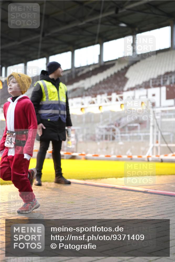 07.12.2025 - St. Pauli X-Mass-Run No. 15 Patografie http://msf.ph/oto/9371409 07.12.2025 11:43:17 Ziel 1, 2206, 2208, 2669, 3423, 3434, 3621, 3622, 3623, 3625, 3654, 3676, 3827, 4604, 4817, 4828, 4842, 5001, 5002 meine-sportfotos.de