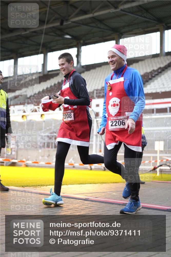 07.12.2025 - St. Pauli X-Mass-Run No. 15 Patografie http://msf.ph/oto/9371411 07.12.2025 11:43:19 Ziel 1, 2206, 2208, 3423, 3434, 3621, 3622, 3623, 3625, 3654, 3676, 3827, 3917, 4604, 4817, 4828, 4842, 5001, 5002 meine-sportfotos.de