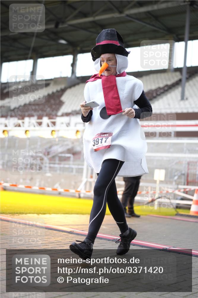 07.12.2025 - St. Pauli X-Mass-Run No. 15 Patografie http://msf.ph/oto/9371420 07.12.2025 11:43:24 Ziel 364, 1713, 2206, 2208, 3423, 3434, 3654, 3676, 3917, 4604, 4817, 4828, 4842 meine-sportfotos.de