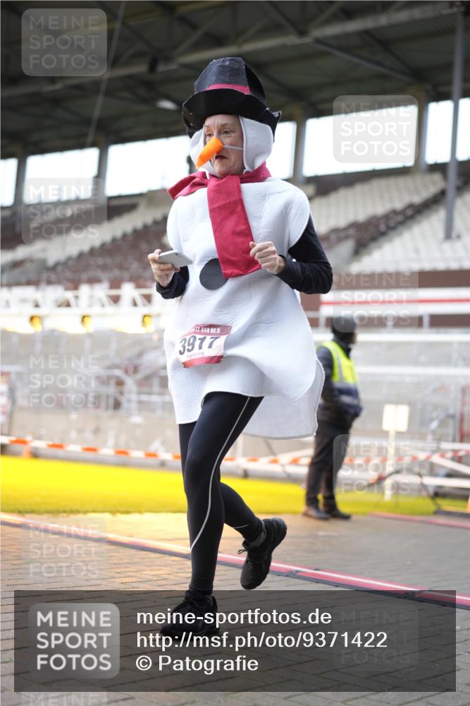 07.12.2025 - St. Pauli X-Mass-Run No. 15 Patografie http://msf.ph/oto/9371422 07.12.2025 11:43:24 Ziel 364, 1713, 2206, 2208, 3423, 3434, 3654, 3676, 3917, 4604, 4817, 4828, 4842 meine-sportfotos.de