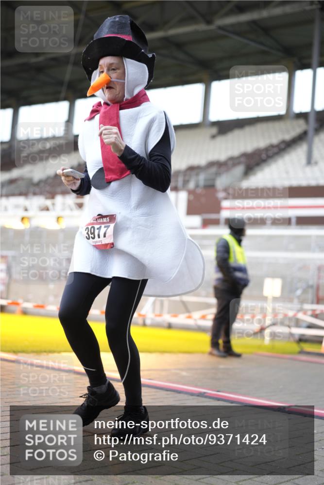 07.12.2025 - St. Pauli X-Mass-Run No. 15 Patografie http://msf.ph/oto/9371424 07.12.2025 11:43:24 Ziel 364, 1713, 2206, 2208, 3423, 3434, 3654, 3676, 3917, 4604, 4817, 4828, 4842 meine-sportfotos.de
