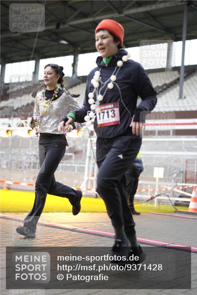 07.12.2025 - St. Pauli X-Mass-Run No. 15 Patografie http://msf.ph/oto/9371428 07.12.2025 11:43:28 Ziel 364, 1713, 2206, 2208, 3423, 3434, 3654, 3917, 4603 meine-sportfotos.de