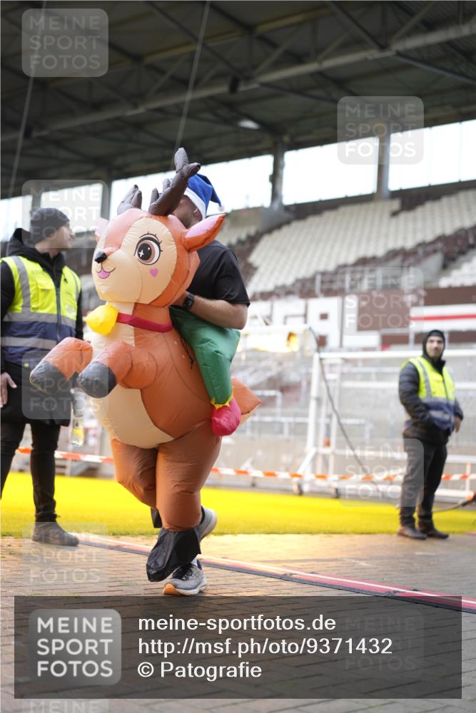 07.12.2025 - St. Pauli X-Mass-Run No. 15 Patografie http://msf.ph/oto/9371432 07.12.2025 11:43:32 Ziel 364, 1713, 2206, 2208, 2971, 3423, 3434, 3447, 3654, 3917, 4603 meine-sportfotos.de