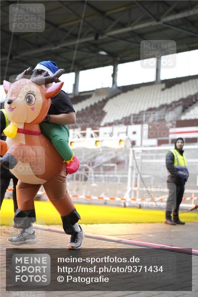 07.12.2025 - St. Pauli X-Mass-Run No. 15 Patografie http://msf.ph/oto/9371434 07.12.2025 11:43:32 Ziel 364, 1713, 2206, 2208, 2971, 3423, 3434, 3447, 3654, 3917, 4603 meine-sportfotos.de