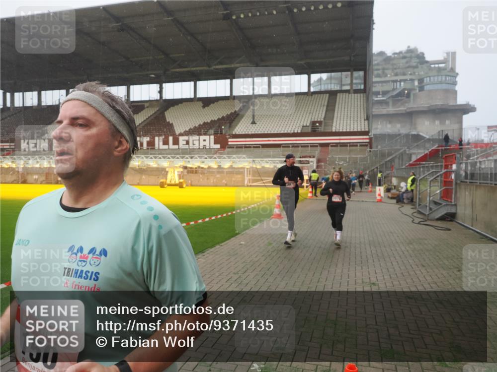 07.12.2025 - St. Pauli X-Mass-Run No. 15 Fabian Wolf http://msf.ph/oto/9371435 07.12.2025 10:06:39 Ziel 150, 562, 1369, 1479, 1480, 3213, 3232, 3330, 3333, 3534, 3535, 3536, 3537, 3970, 3971, 4459 meine-sportfotos.de