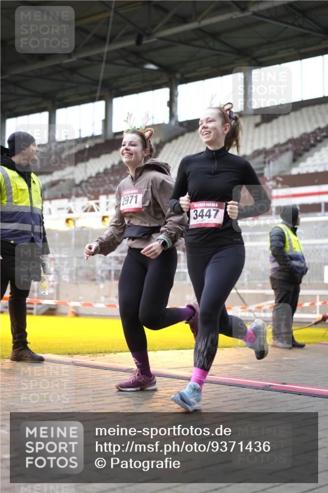 07.12.2025 - St. Pauli X-Mass-Run No. 15 Patografie http://msf.ph/oto/9371436 07.12.2025 11:43:37 Ziel 71, 364, 1713, 2084, 2971, 3447, 3465, 3466, 3467, 3917, 4603 meine-sportfotos.de