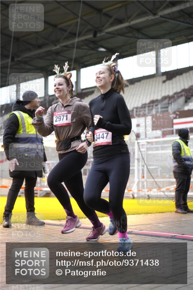 07.12.2025 - St. Pauli X-Mass-Run No. 15 Patografie http://msf.ph/oto/9371438 07.12.2025 11:43:37 Ziel 71, 364, 1713, 2084, 2971, 3447, 3465, 3466, 3467, 3917, 4603 meine-sportfotos.de