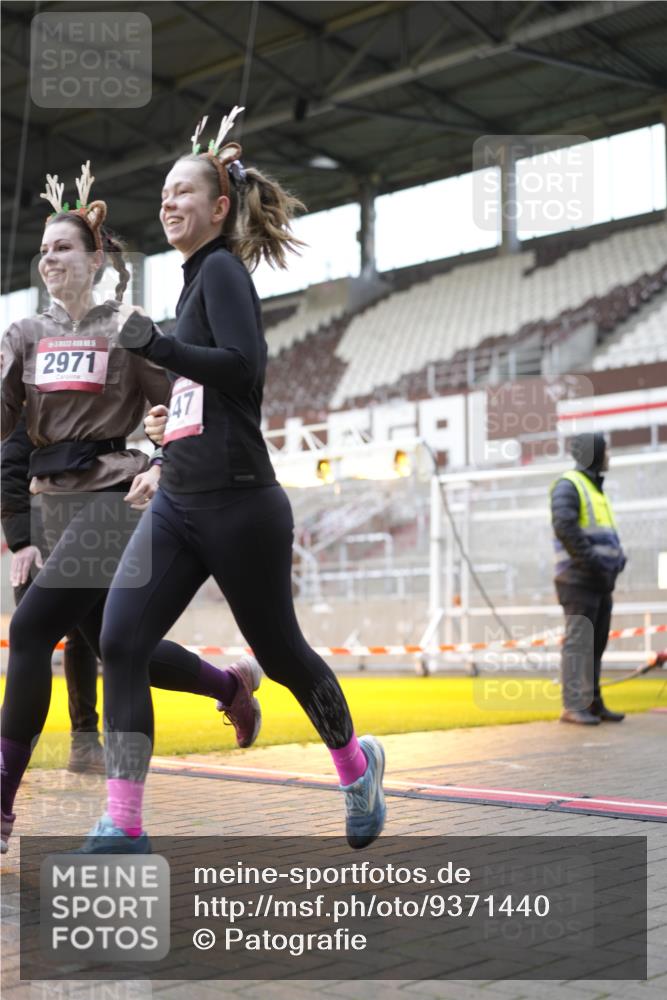 07.12.2025 - St. Pauli X-Mass-Run No. 15 Patografie http://msf.ph/oto/9371440 07.12.2025 11:43:37 Ziel 71, 364, 1713, 2084, 2971, 3447, 3465, 3466, 3467, 3917, 4603 meine-sportfotos.de