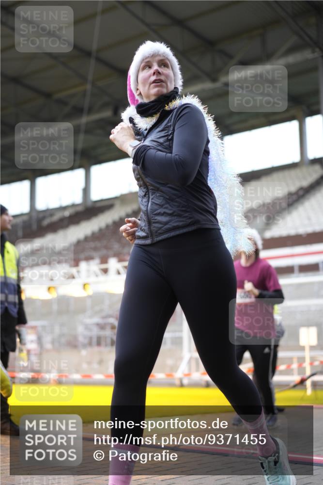 07.12.2025 - St. Pauli X-Mass-Run No. 15 Patografie http://msf.ph/oto/9371455 07.12.2025 11:43:44 Ziel 71, 1949, 1950, 2084, 2116, 2586, 2600, 2971, 3403, 3404, 3447, 3453, 3465, 3466, 3467, 3733, 3735, 3769, 3882, 3884, 4603 meine-sportfotos.de