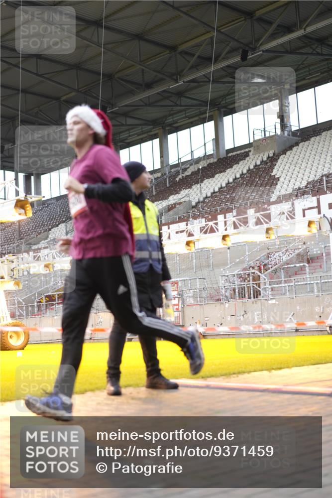 07.12.2025 - St. Pauli X-Mass-Run No. 15 Patografie http://msf.ph/oto/9371459 07.12.2025 11:43:45 Ziel 71, 1949, 1950, 2084, 2116, 2441, 2586, 2600, 2971, 3403, 3404, 3447, 3453, 3465, 3466, 3467, 3733, 3735, 3769, 3882, 3884, 4603 meine-sportfotos.de