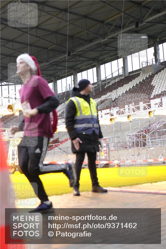 07.12.2025 - St. Pauli X-Mass-Run No. 15 Patografie http://msf.ph/oto/9371462 07.12.2025 11:43:45 Ziel 71, 1949, 1950, 2084, 2116, 2441, 2586, 2600, 2971, 3403, 3404, 3447, 3453, 3465, 3466, 3467, 3733, 3735, 3769, 3882, 3884, 4603 meine-sportfotos.de