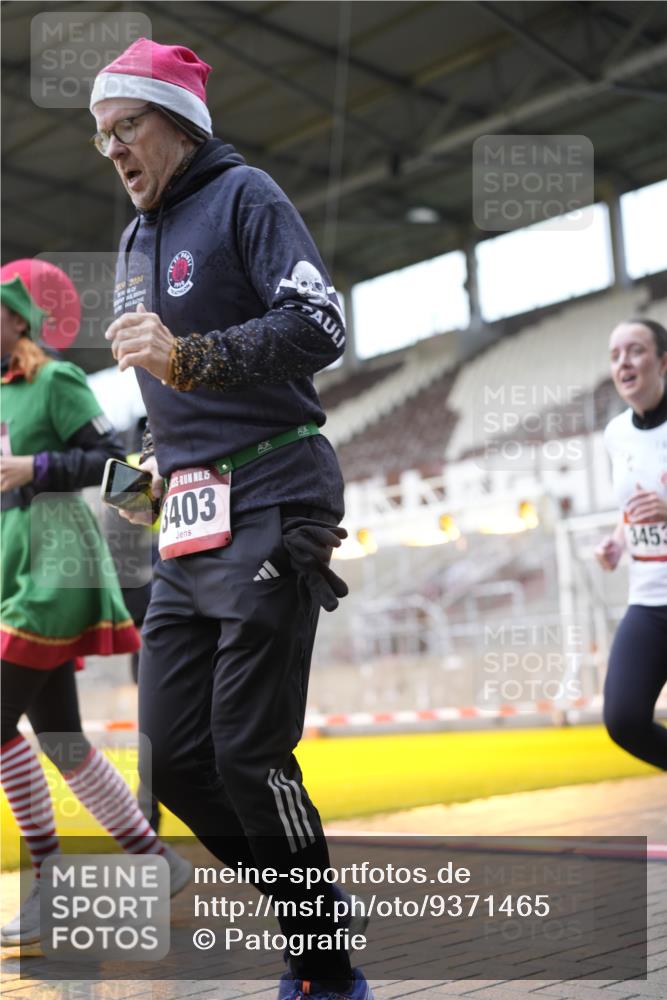 07.12.2025 - St. Pauli X-Mass-Run No. 15 Patografie http://msf.ph/oto/9371465 07.12.2025 11:43:46 Ziel 71, 1949, 1950, 2084, 2116, 2441, 2586, 2600, 2971, 3403, 3404, 3447, 3453, 3465, 3466, 3467, 3733, 3735, 3769, 3882, 3884, 4603 meine-sportfotos.de