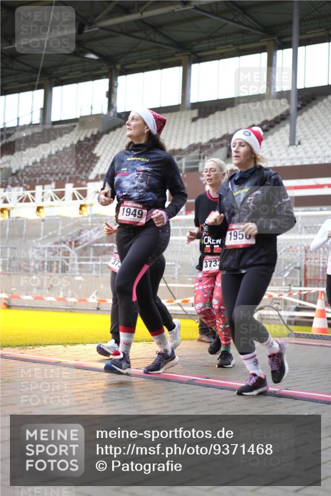 07.12.2025 - St. Pauli X-Mass-Run No. 15 Patografie http://msf.ph/oto/9371468 07.12.2025 11:43:48 Ziel 71, 1949, 1950, 2084, 2116, 2441, 2586, 2600, 2971, 3403, 3404, 3447, 3453, 3465, 3466, 3467, 3733, 3735, 3769, 3882, 3884 meine-sportfotos.de