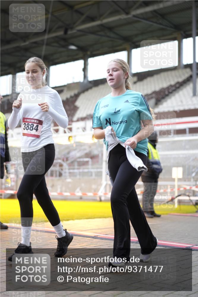 07.12.2025 - St. Pauli X-Mass-Run No. 15 Patografie http://msf.ph/oto/9371477 07.12.2025 11:43:50 Ziel 71, 1949, 1950, 2084, 2116, 2441, 2586, 2600, 2971, 3403, 3404, 3447, 3453, 3465, 3466, 3467, 3733, 3735, 3769, 3882, 3884, 3927 meine-sportfotos.de