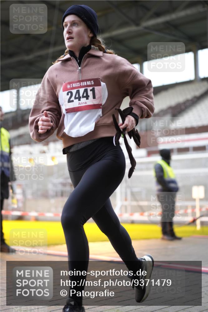 07.12.2025 - St. Pauli X-Mass-Run No. 15 Patografie http://msf.ph/oto/9371479 07.12.2025 11:43:51 Ziel 71, 1949, 1950, 2084, 2116, 2441, 2586, 2600, 2971, 3403, 3404, 3447, 3453, 3465, 3466, 3467, 3733, 3735, 3769, 3882, 3884, 3927, 3929 meine-sportfotos.de
