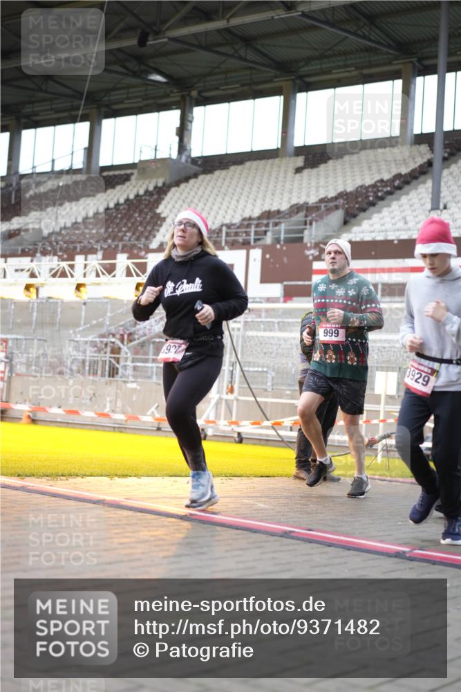 07.12.2025 - St. Pauli X-Mass-Run No. 15 Patografie http://msf.ph/oto/9371482 07.12.2025 11:43:56 Ziel 999, 1949, 1950, 2084, 2116, 2434, 2441, 2586, 2600, 3403, 3404, 3453, 3465, 3466, 3467, 3733, 3735, 3769, 3882, 3884, 3927, 3928, 3929 meine-sportfotos.de