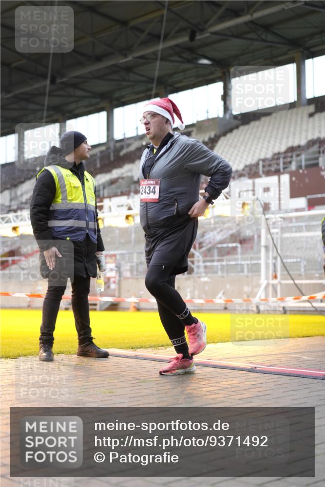 07.12.2025 - St. Pauli X-Mass-Run No. 15 Patografie http://msf.ph/oto/9371492 07.12.2025 11:44:01 Ziel 999, 1949, 1950, 2434, 2441, 3733, 3735, 3882, 3884, 3919, 3927, 3928, 3929 meine-sportfotos.de