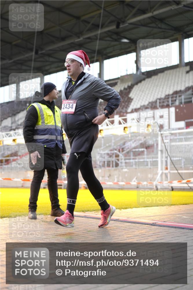 07.12.2025 - St. Pauli X-Mass-Run No. 15 Patografie http://msf.ph/oto/9371494 07.12.2025 11:44:01 Ziel 999, 1949, 1950, 2434, 2441, 3733, 3735, 3882, 3884, 3919, 3927, 3928, 3929 meine-sportfotos.de