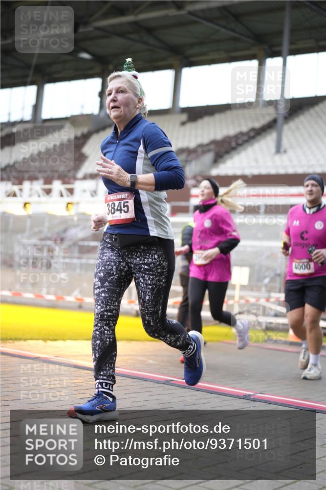 07.12.2025 - St. Pauli X-Mass-Run No. 15 Patografie http://msf.ph/oto/9371501 07.12.2025 11:44:08 Ziel 365, 999, 2434, 2436, 3086, 3829, 3830, 3831, 3845, 3919, 3927, 3928, 3929, 4003 meine-sportfotos.de