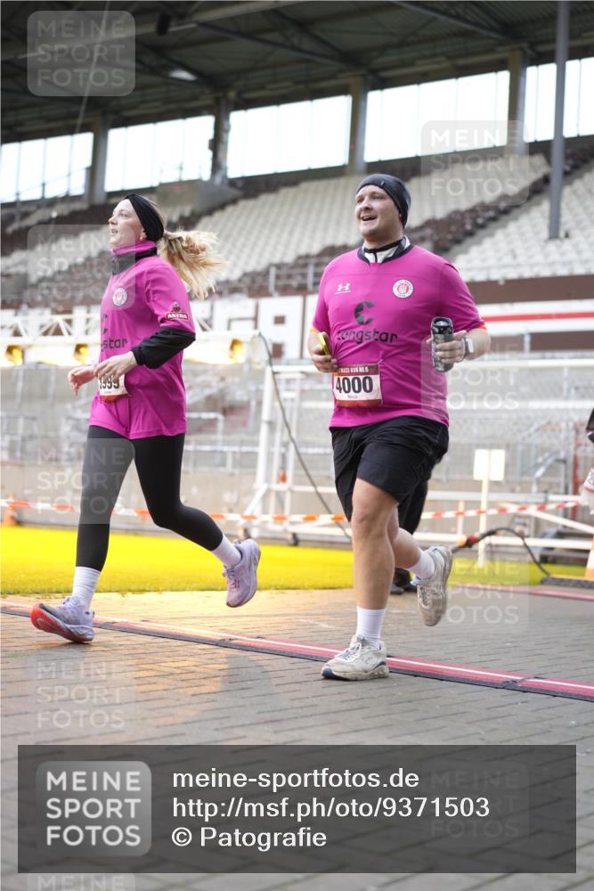 07.12.2025 - St. Pauli X-Mass-Run No. 15 Patografie http://msf.ph/oto/9371503 07.12.2025 11:44:08 Ziel 365, 999, 2434, 2436, 3086, 3829, 3830, 3831, 3845, 3919, 3927, 3928, 3929, 4003 meine-sportfotos.de