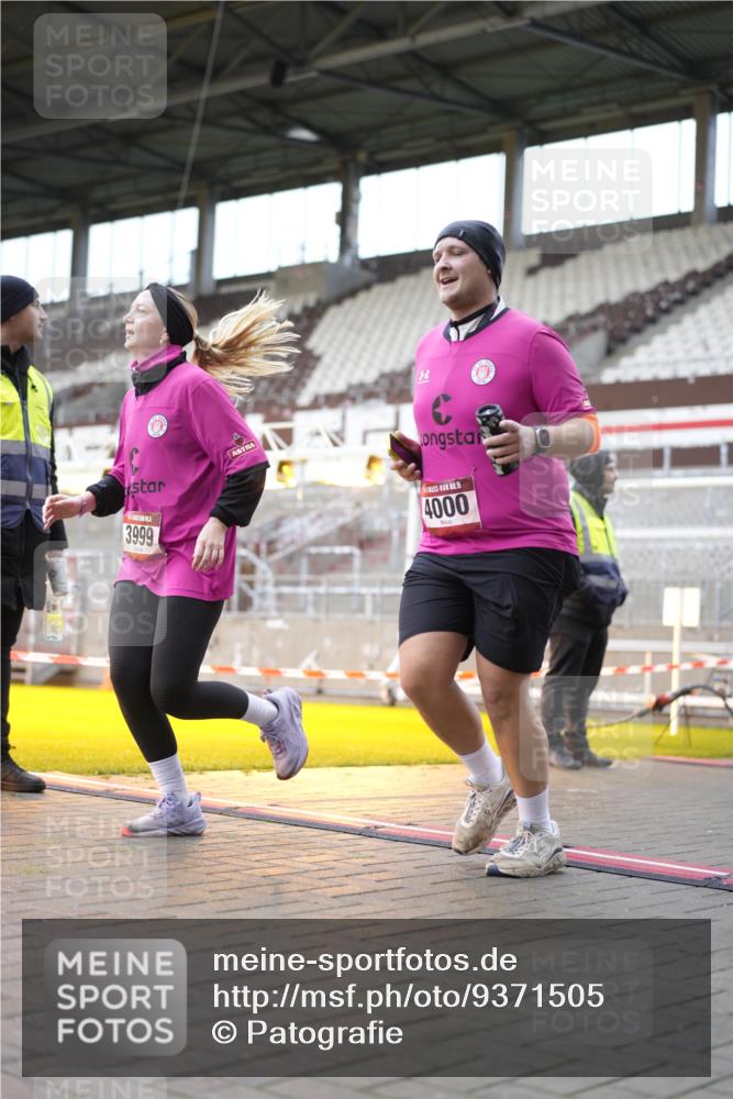07.12.2025 - St. Pauli X-Mass-Run No. 15 Patografie http://msf.ph/oto/9371505 07.12.2025 11:44:08 Ziel 365, 999, 2434, 2436, 3086, 3829, 3830, 3831, 3845, 3919, 3927, 3928, 3929, 4003 meine-sportfotos.de