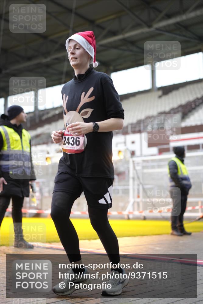 07.12.2025 - St. Pauli X-Mass-Run No. 15 Patografie http://msf.ph/oto/9371515 07.12.2025 11:44:11 Ziel 365, 999, 2434, 2436, 3086, 3829, 3830, 3831, 3845, 3919, 3928, 3929, 4003 meine-sportfotos.de