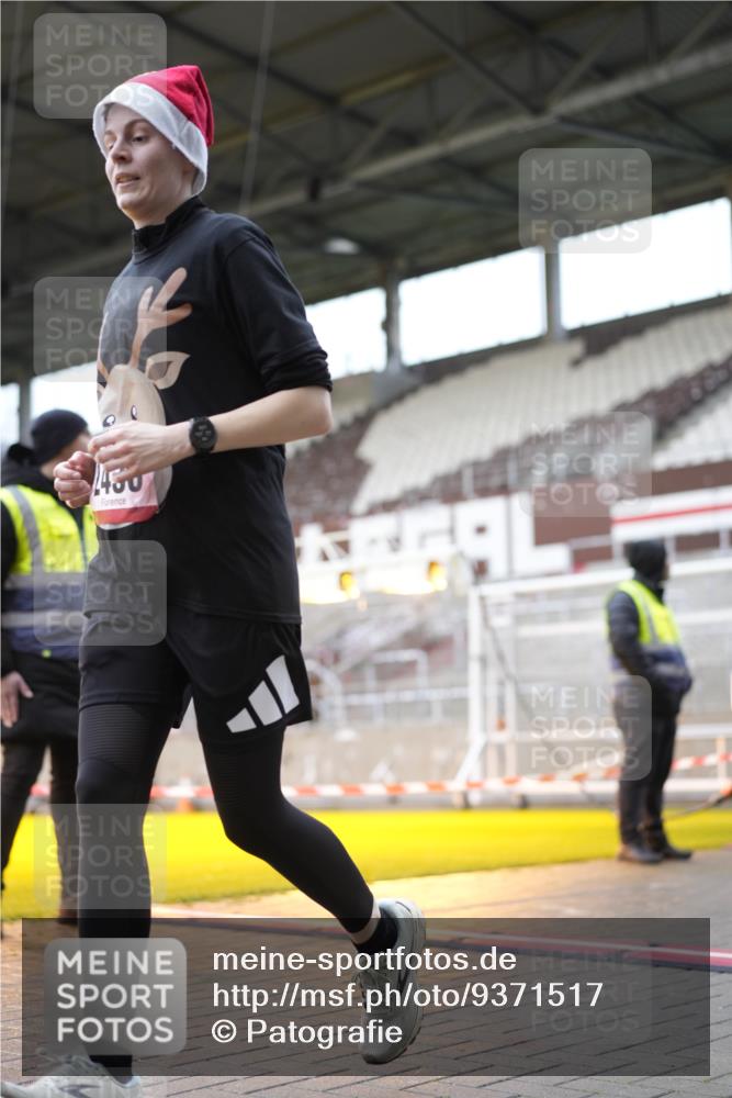 07.12.2025 - St. Pauli X-Mass-Run No. 15 Patografie http://msf.ph/oto/9371517 07.12.2025 11:44:11 Ziel 365, 999, 2434, 2436, 3086, 3829, 3830, 3831, 3845, 3919, 3928, 3929, 4003 meine-sportfotos.de