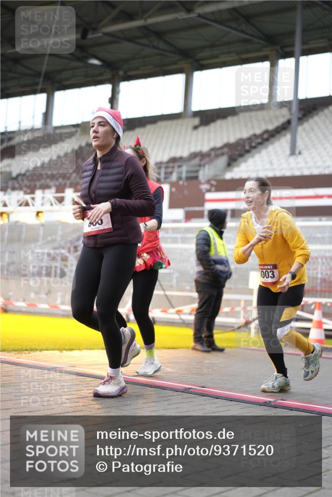07.12.2025 - St. Pauli X-Mass-Run No. 15 Patografie http://msf.ph/oto/9371520 07.12.2025 11:44:13 Ziel 365, 2434, 2436, 3086, 3829, 3830, 3831, 3845, 3919, 4003 meine-sportfotos.de