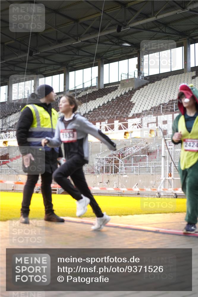 07.12.2025 - St. Pauli X-Mass-Run No. 15 Patografie http://msf.ph/oto/9371526 07.12.2025 11:44:21 Ziel 365, 1933, 2181, 2424, 2436, 3043, 3086, 3168, 3829, 3830, 3831, 3845, 4003 meine-sportfotos.de