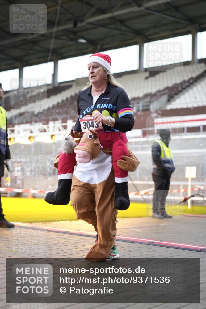 07.12.2025 - St. Pauli X-Mass-Run No. 15 Patografie http://msf.ph/oto/9371536 07.12.2025 11:44:24 Ziel 365, 1933, 2181, 2424, 2436, 3043, 3086, 3168, 3829, 3830, 3831, 3930, 4003 meine-sportfotos.de