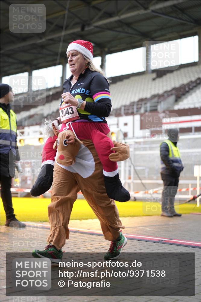 07.12.2025 - St. Pauli X-Mass-Run No. 15 Patografie http://msf.ph/oto/9371538 07.12.2025 11:44:25 Ziel 365, 1933, 1965, 2181, 2424, 2436, 3043, 3086, 3168, 3930, 4003 meine-sportfotos.de