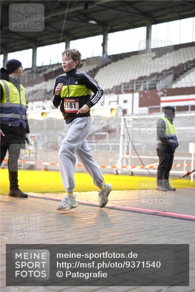07.12.2025 - St. Pauli X-Mass-Run No. 15 Patografie http://msf.ph/oto/9371540 07.12.2025 11:44:26 Ziel 365, 1933, 1965, 1968, 1972, 2181, 2424, 3043, 3086, 3168, 3930, 4003 meine-sportfotos.de