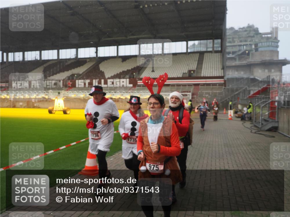 07.12.2025 - St. Pauli X-Mass-Run No. 15 Fabian Wolf http://msf.ph/oto/9371543 07.12.2025 10:06:59 Ziel 217, 366, 421, 792, 867, 972, 975, 1007, 1103, 1505, 1572, 1735, 1736, 2129, 3189, 3945, 4354, 4735, 4738 meine-sportfotos.de