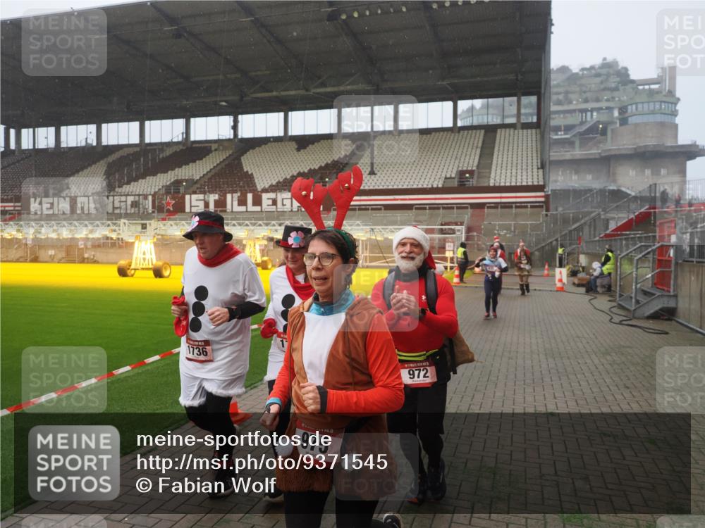 07.12.2025 - St. Pauli X-Mass-Run No. 15 Fabian Wolf http://msf.ph/oto/9371545 07.12.2025 10:07:00 Ziel 217, 366, 421, 792, 867, 972, 975, 1007, 1103, 1505, 1572, 1735, 1736, 2129, 3189, 3945, 4354, 4735, 4738 meine-sportfotos.de