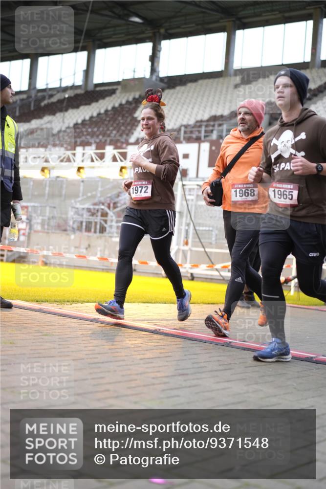 07.12.2025 - St. Pauli X-Mass-Run No. 15 Patografie http://msf.ph/oto/9371548 07.12.2025 11:44:31 Ziel 1933, 1965, 1968, 1972, 2181, 2424, 3043, 3168, 3930 meine-sportfotos.de
