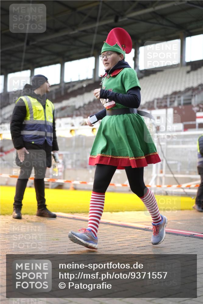 07.12.2025 - St. Pauli X-Mass-Run No. 15 Patografie http://msf.ph/oto/9371557 07.12.2025 11:44:36 Ziel 1933, 1938, 1965, 1968, 1972, 2122, 2156, 2181, 2424, 3043, 3168, 3930 meine-sportfotos.de