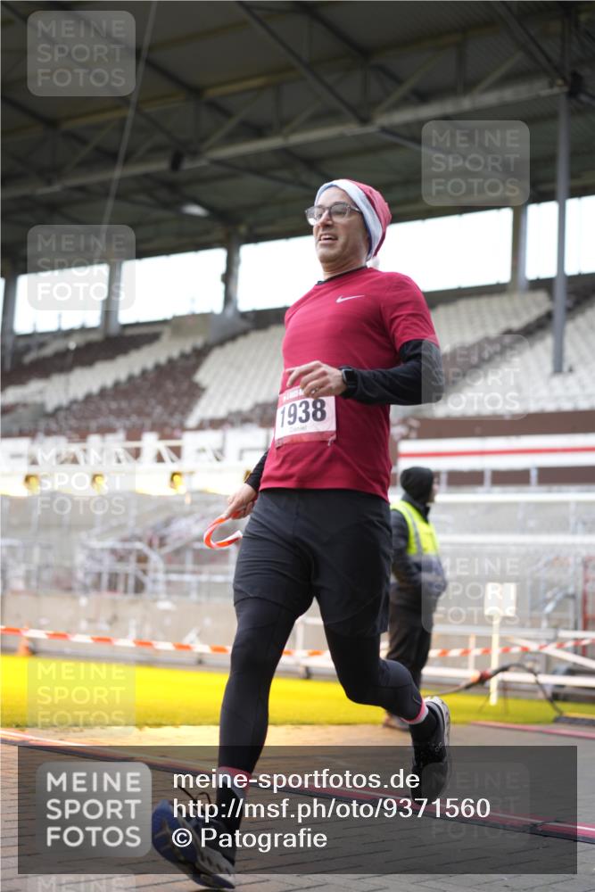 07.12.2025 - St. Pauli X-Mass-Run No. 15 Patografie http://msf.ph/oto/9371560 07.12.2025 11:44:39 Ziel 1281, 1938, 1965, 1968, 1972, 2122, 2156, 2181, 2263, 3605, 3930 meine-sportfotos.de